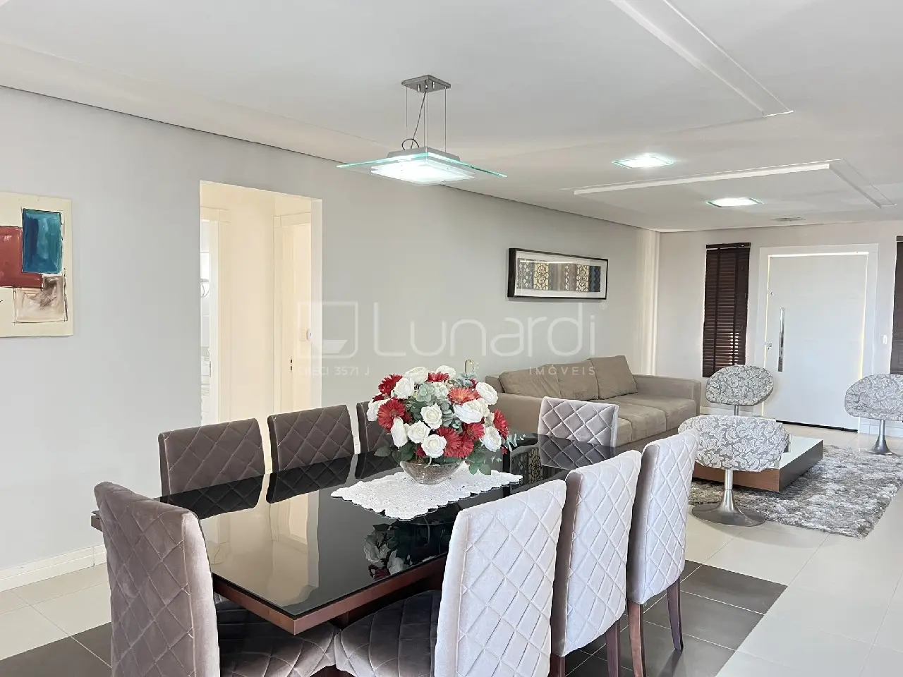 Foto Casa com 4 Dormitórios