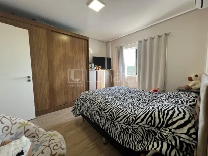 Foto Apartamento com 2 Dormitórios