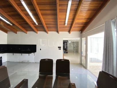 Foto Casa com 3 Dormitórios