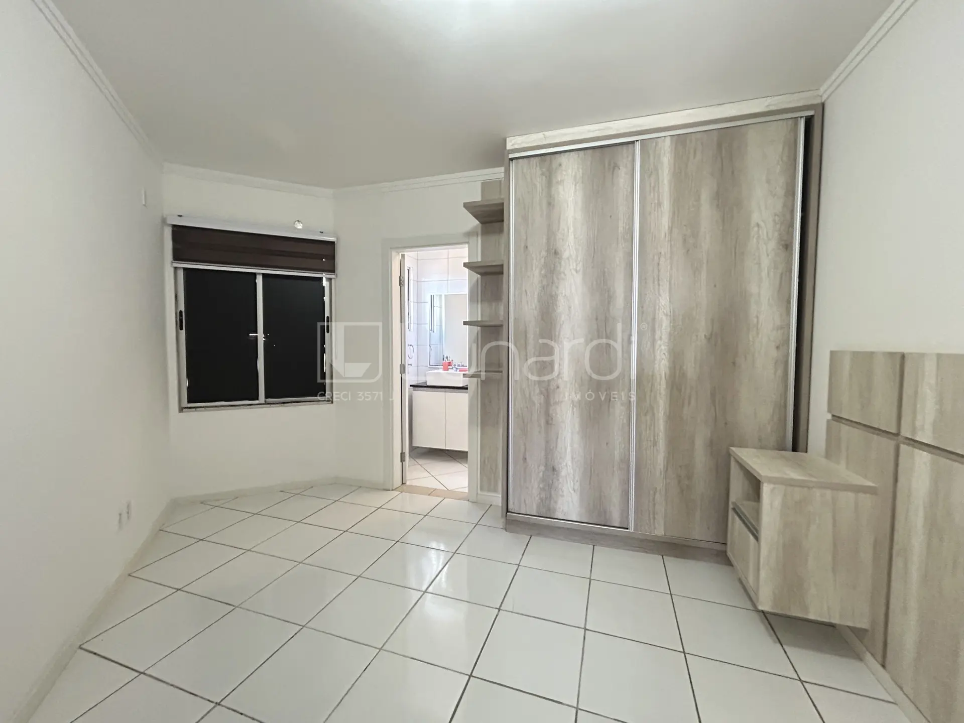 Foto Apartamento com 2 Dormitórios