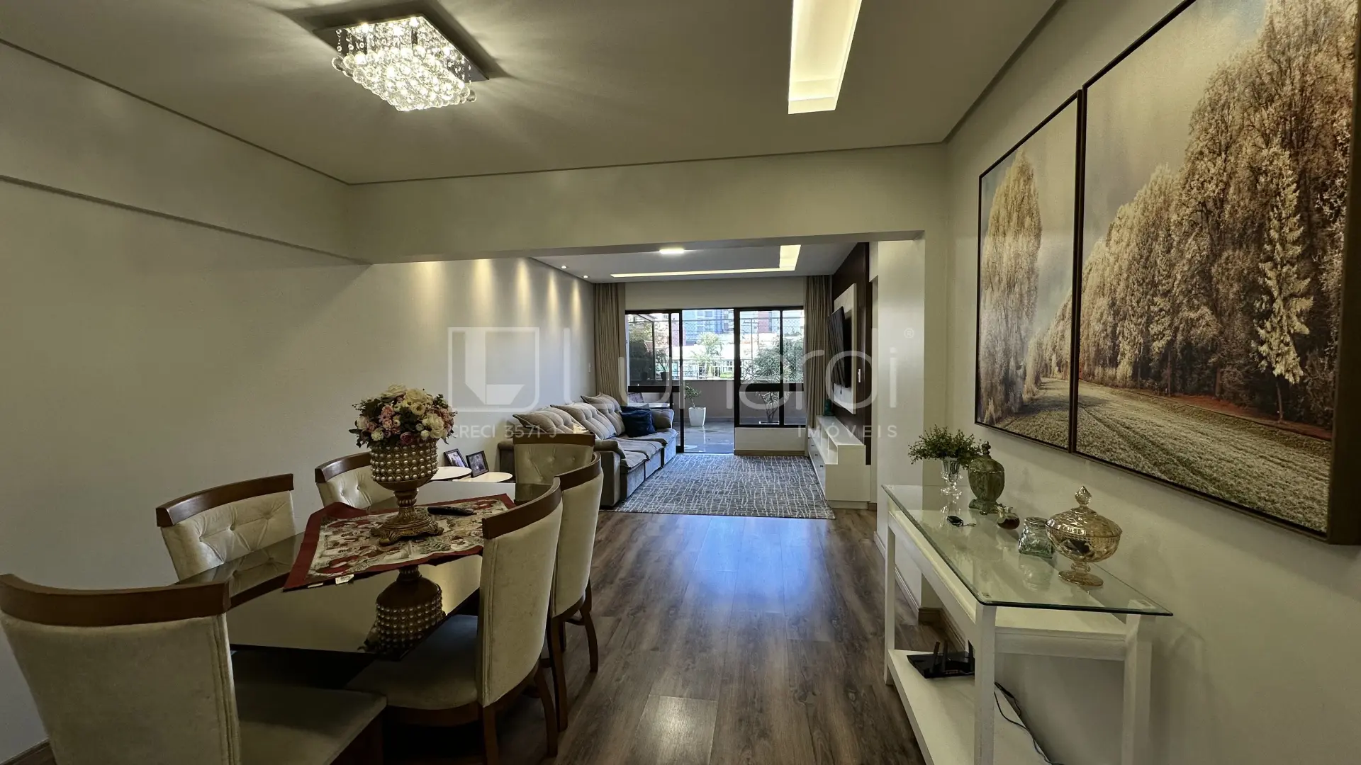 Foto Apartamento com 3 Dormitórios