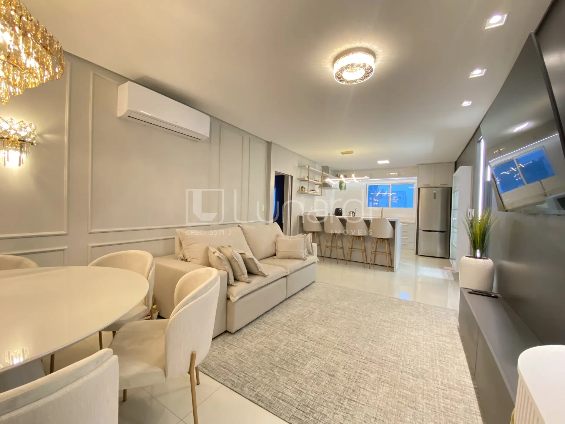 Foto Apartamento com 2 Dormitórios