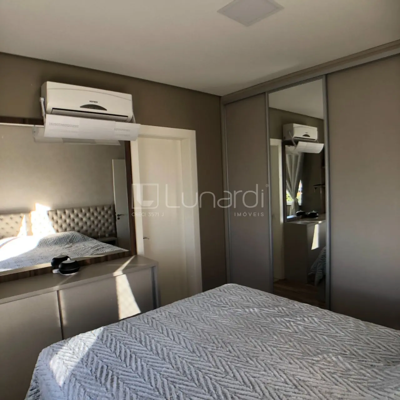 Foto Apartamento com 2 Dormitórios