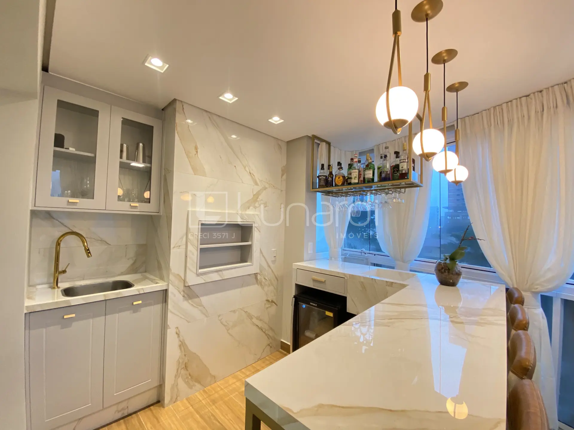 Foto Apartamento com 2 Dormitórios