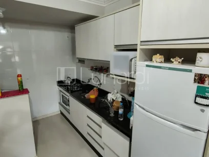 Foto Apartamento com 2 Dormitórios