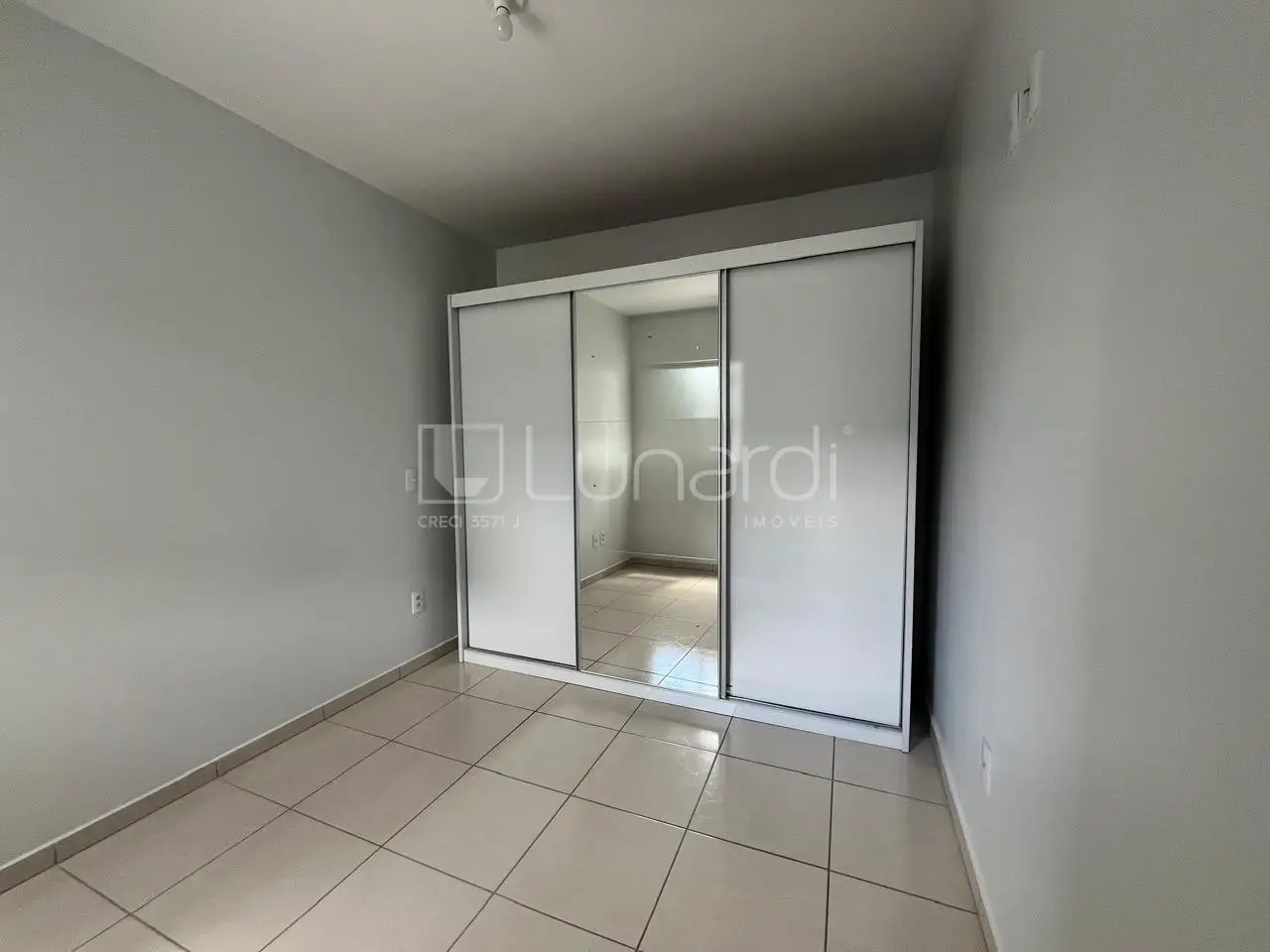 Foto Apartamento com 2 Dormitórios