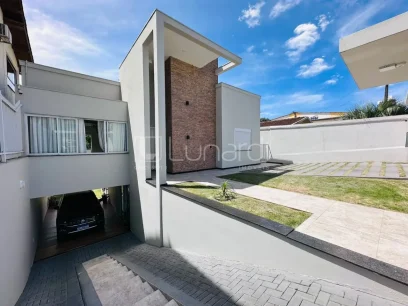 Foto Casa com 3 Dormitórios
