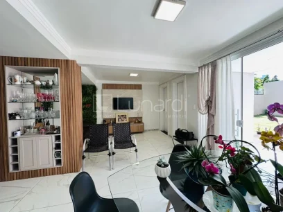 Foto Casa com 3 Dormitórios