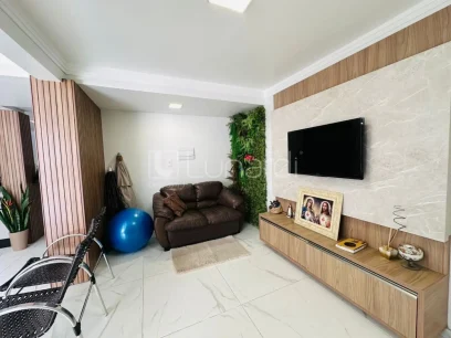 Foto Casa com 3 Dormitórios