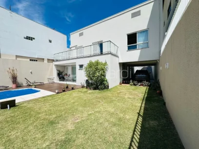 Foto Casa com 3 Dormitórios