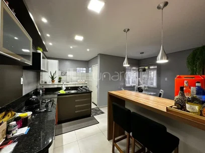 Foto Casa com 4 Dormitórios