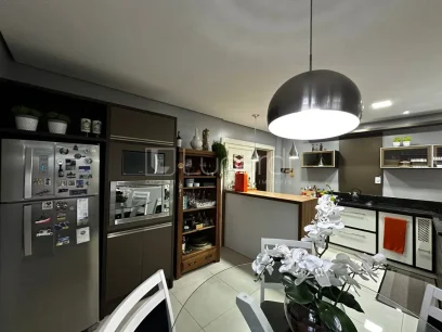 Foto Casa com 4 Dormitórios