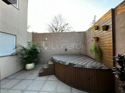 Foto Casa com 4 Dormitórios