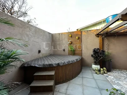 Foto Casa com 4 Dormitórios