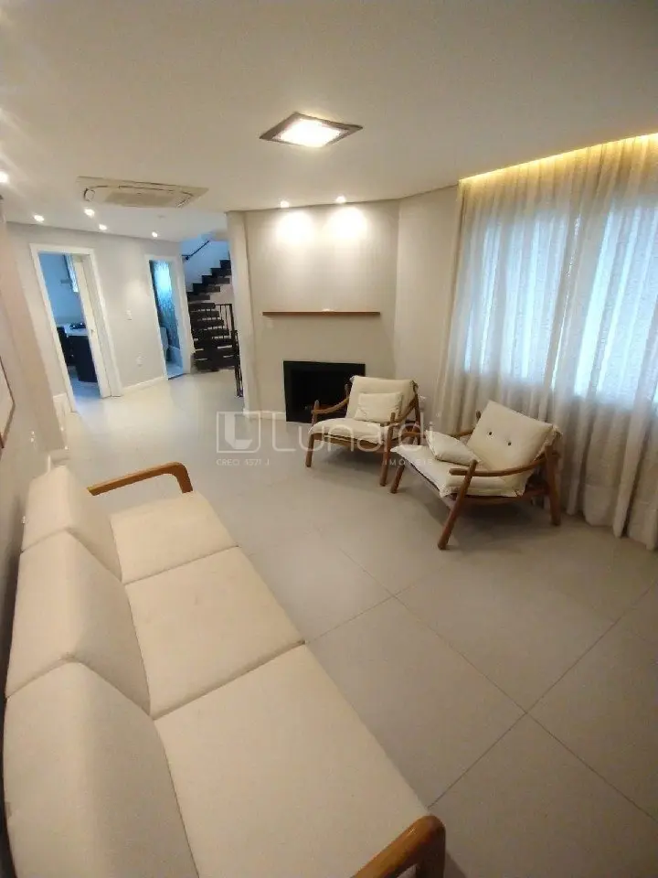 Foto Casa com 3 Dormitórios