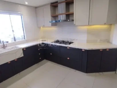 Foto Casa com 3 Dormitórios