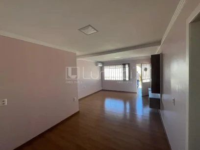 Foto Casa com 4 Dormitórios