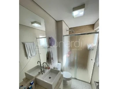 Foto Apartamento com 2 Dormitórios