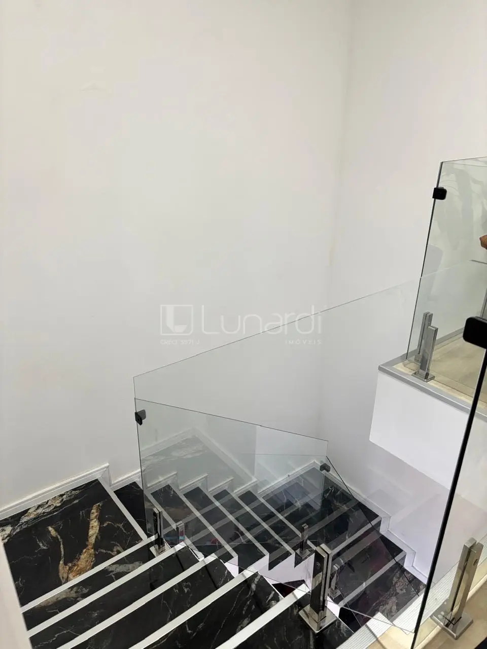 Foto Sobrado com 3 Dormitórios