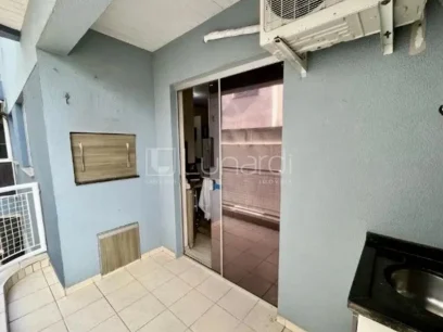 Foto Apartamento com 2 Dormitórios