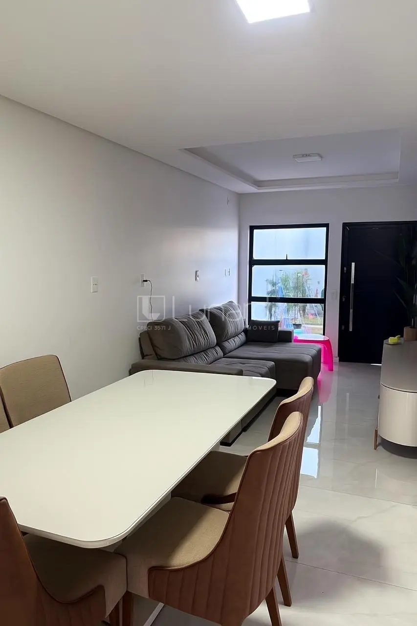 Foto Sobrado com 3 Dormitórios