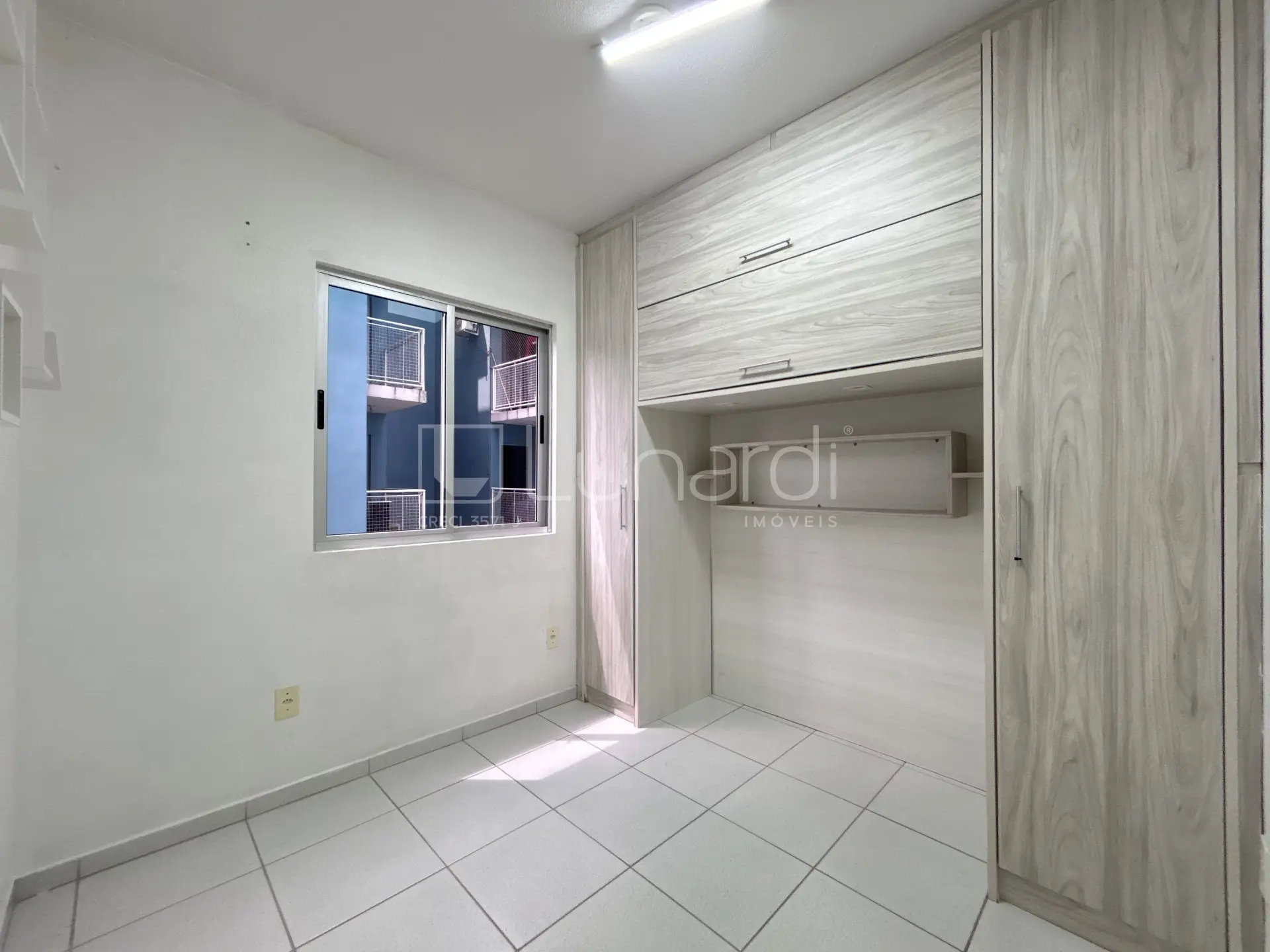 Foto Apartamento com 2 Dormitórios