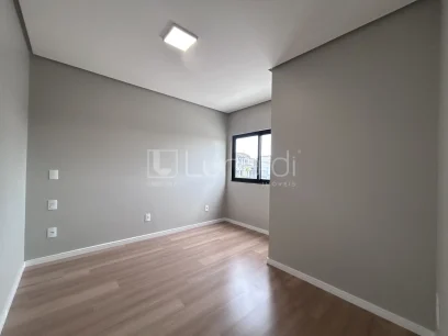 Foto Sobrado com 3 Dormitórios