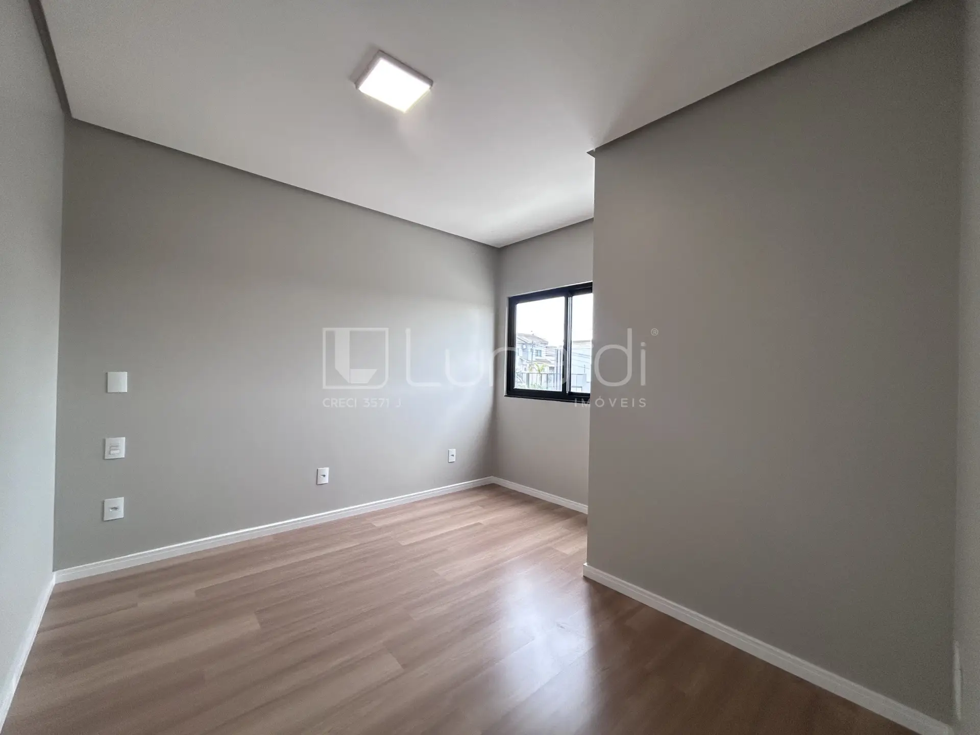 Foto Sobrado com 3 Dormitórios