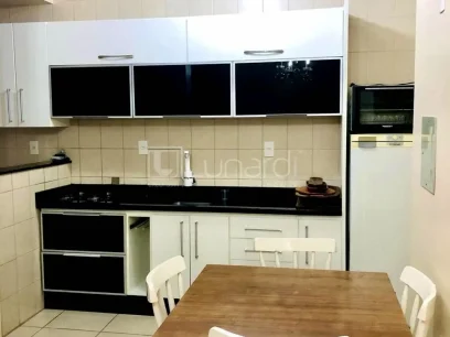 Foto Apartamento com 2 Dormitórios