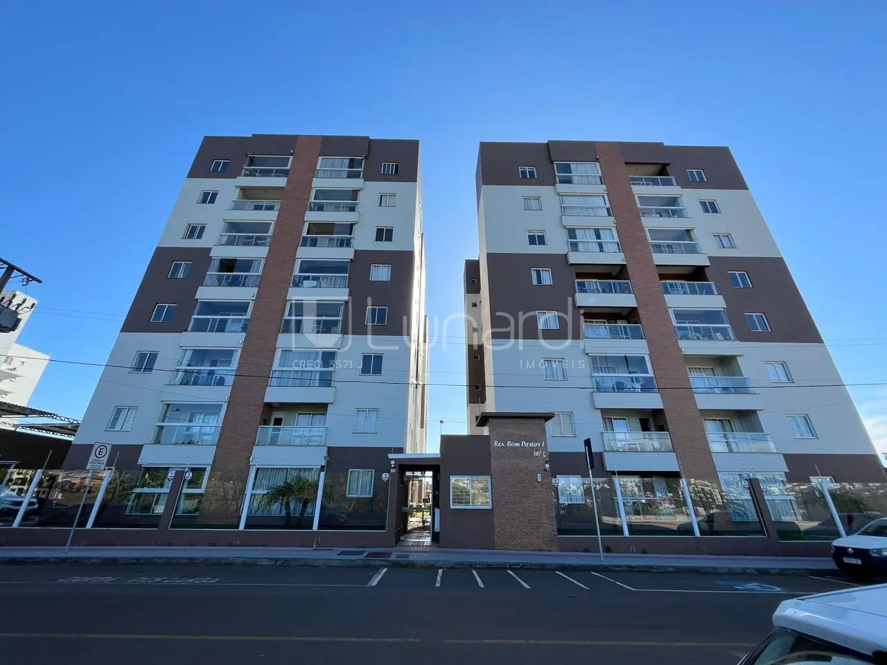 Foto Apartamento com 2 Dormitórios