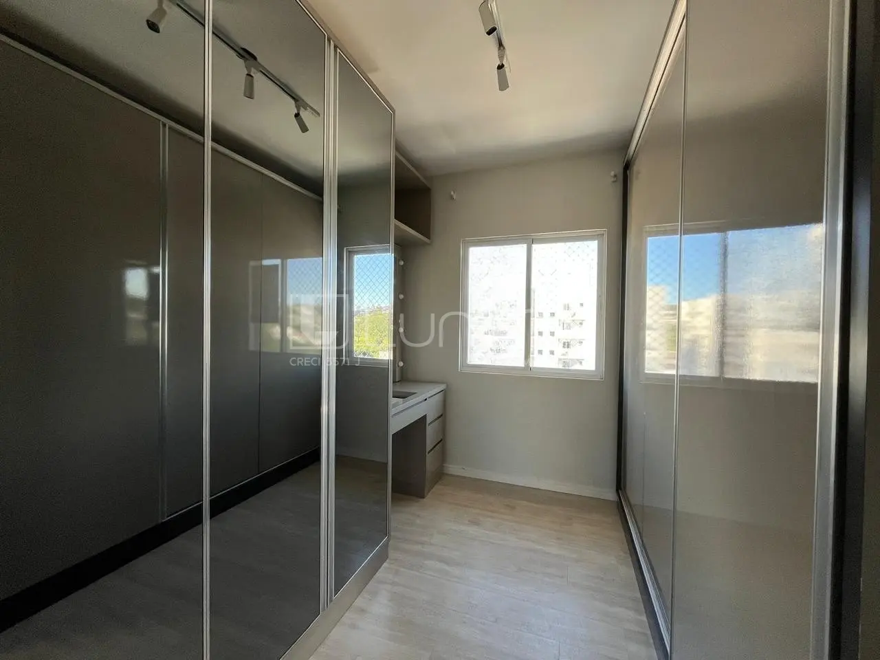 Foto Apartamento com 2 Dormitórios