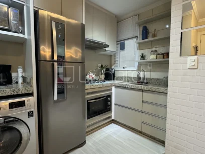 Foto Apartamento com 2 Dormitórios