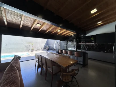 Foto Casa com 3 Dormitórios