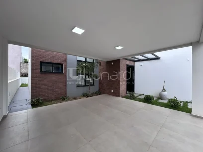 Foto Sobrado com 3 Dormitórios