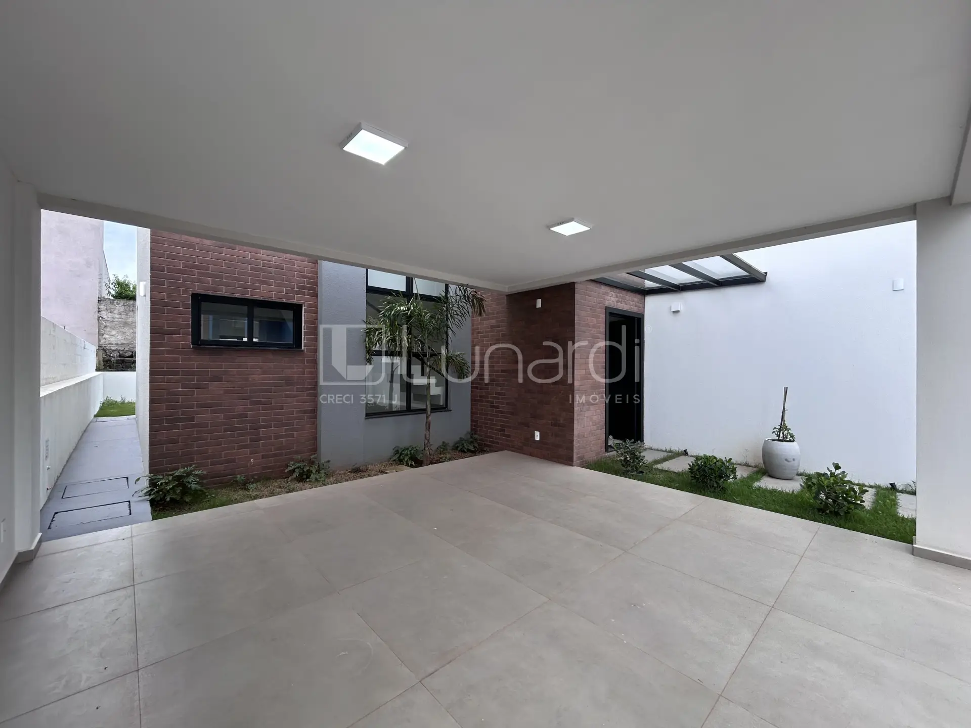 Foto Sobrado com 3 Dormitórios