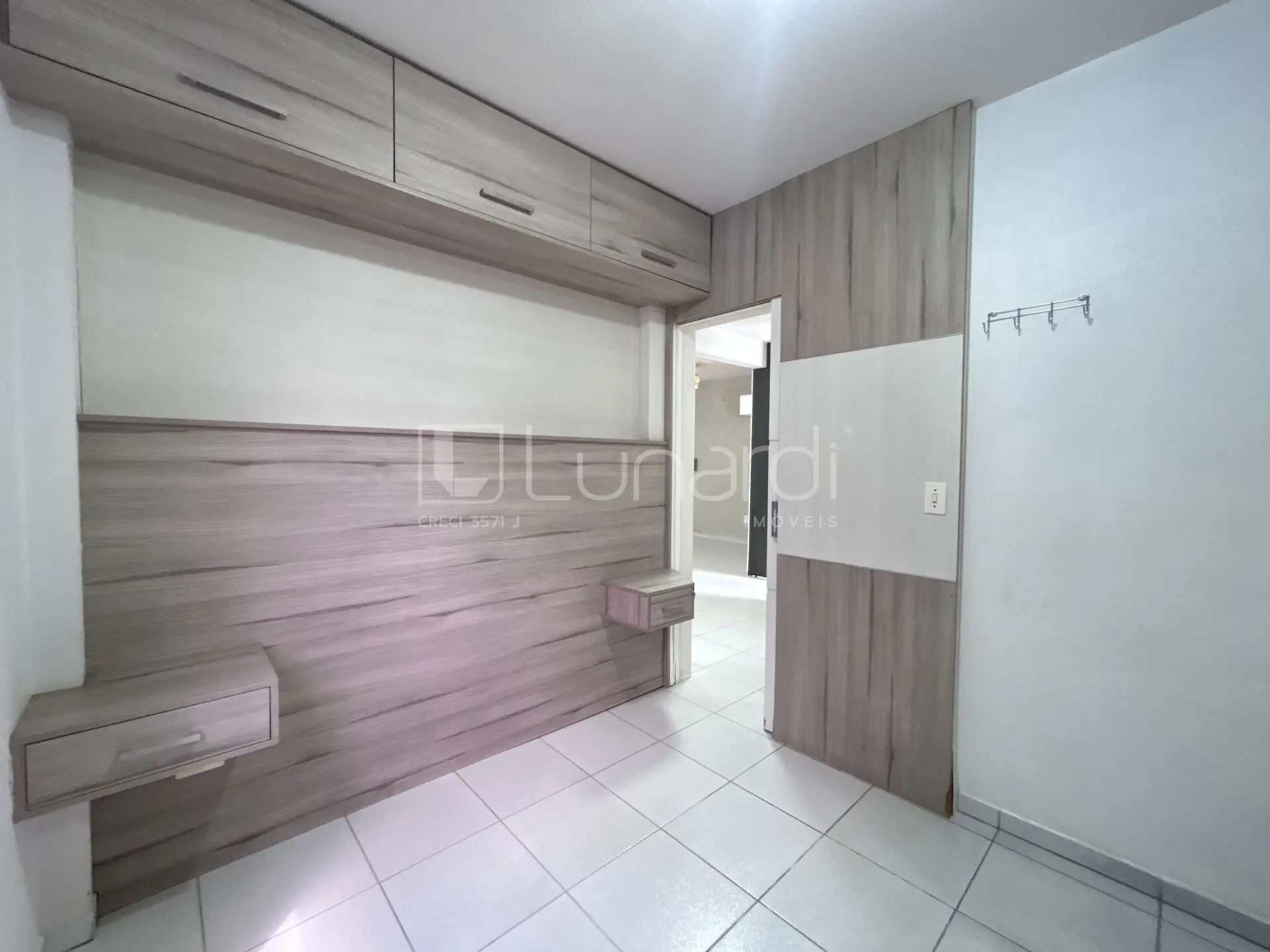 Foto Apartamento com 2 Dormitórios