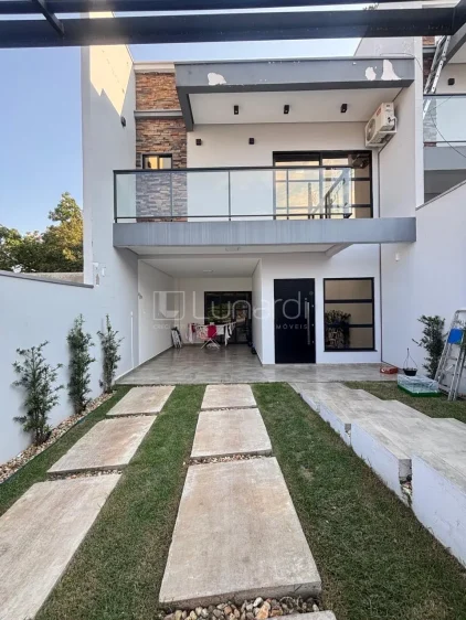 Sobrado com 3 Dormitórios