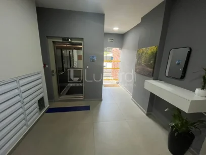 Foto Apartamento com 2 Dormitórios