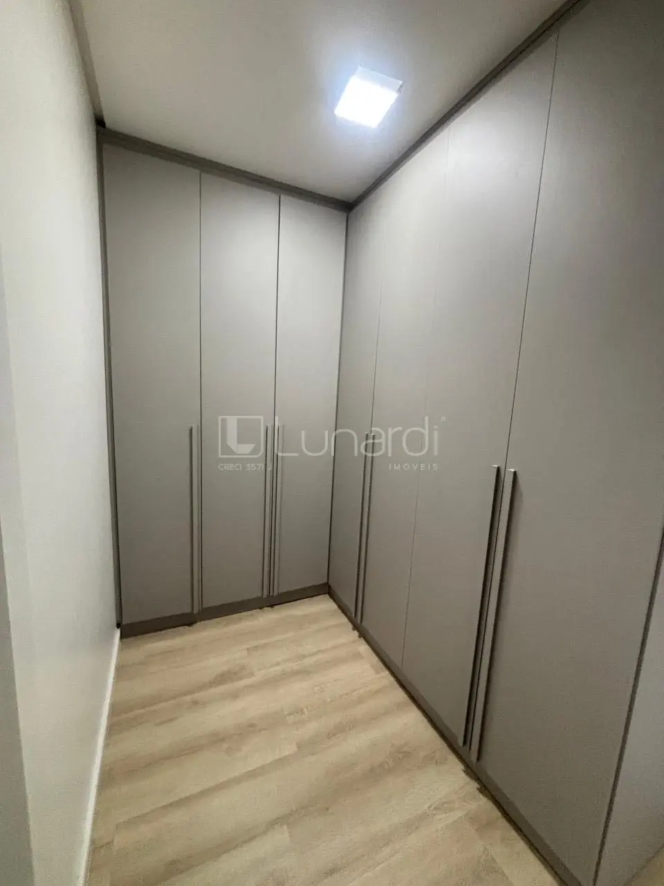 Foto Sobrado com 3 Dormitórios