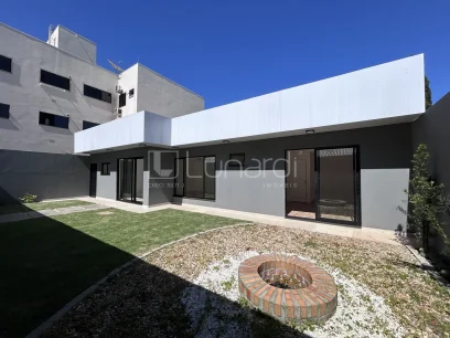 Foto Casa com 3 Dormitórios