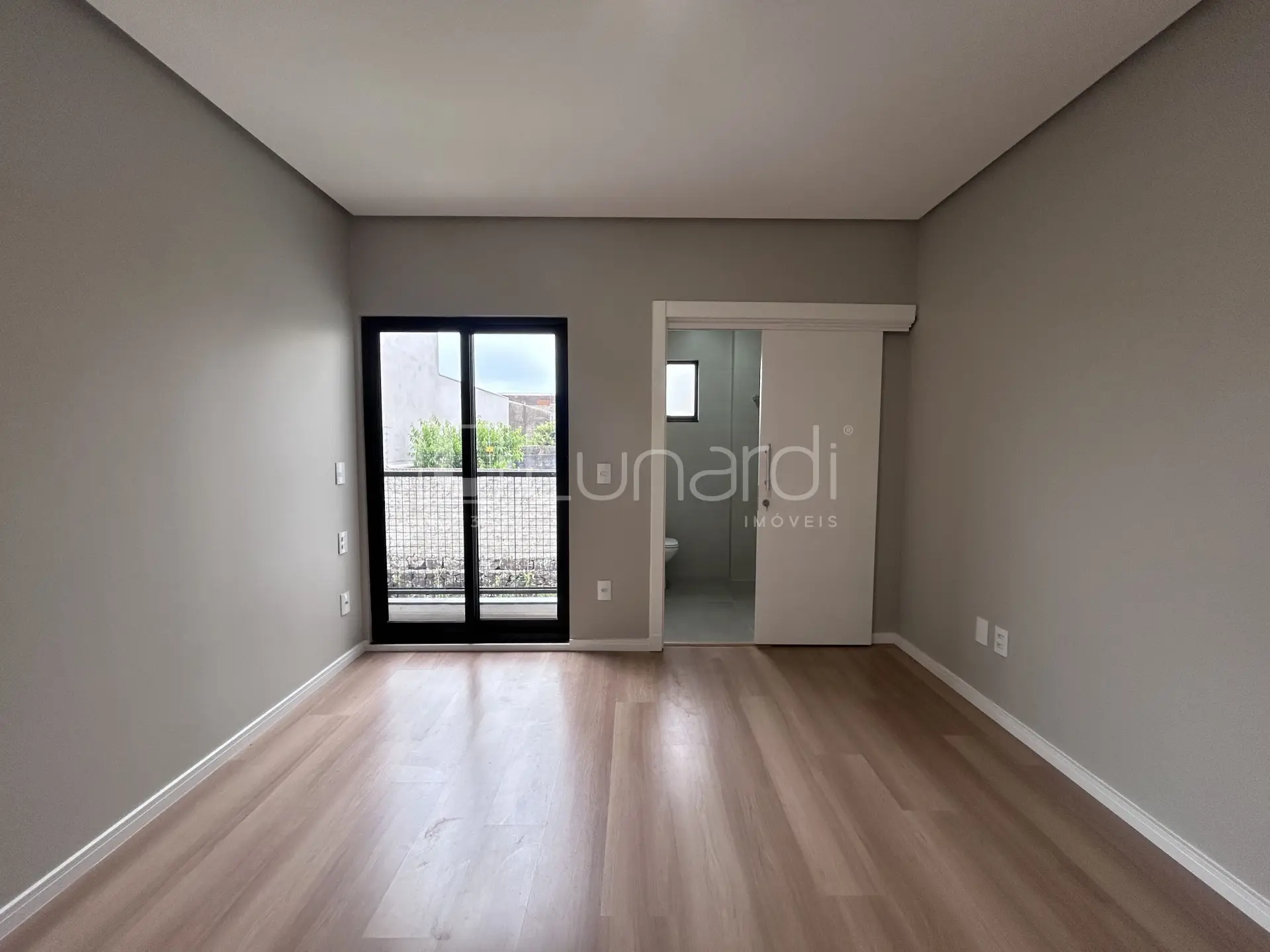 Foto Sobrado com 3 Dormitórios