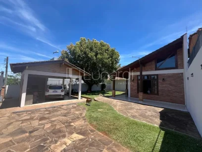 Foto Casa com 3 Dormitórios