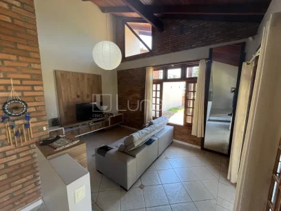 Foto Casa com 3 Dormitórios