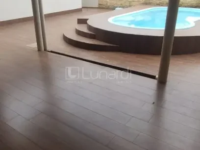 Foto Casa com 4 Dormitórios