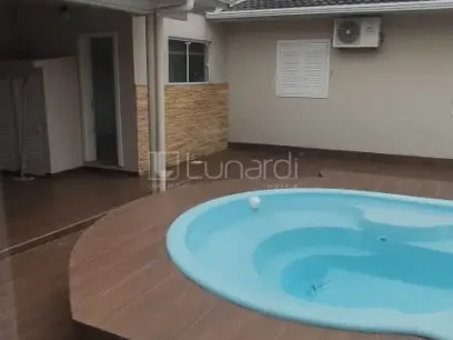 Foto Casa com 4 Dormitórios