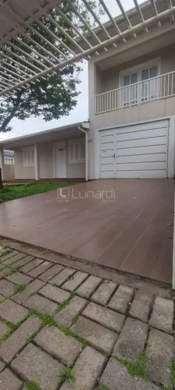 Casa com 4 Dormitórios