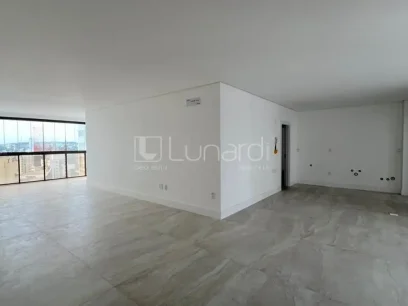 Foto Apartamento com 3 Suítes