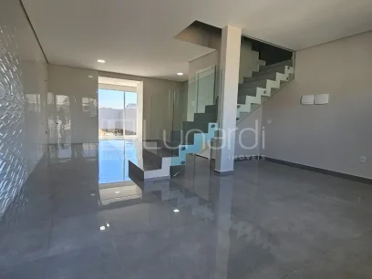 Foto Sobrado com 3 Dormitórios