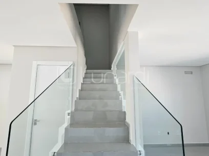 Foto Sobrado com 3 Dormitórios