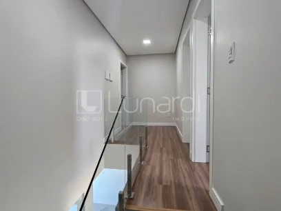 Foto Sobrado com 3 Dormitórios